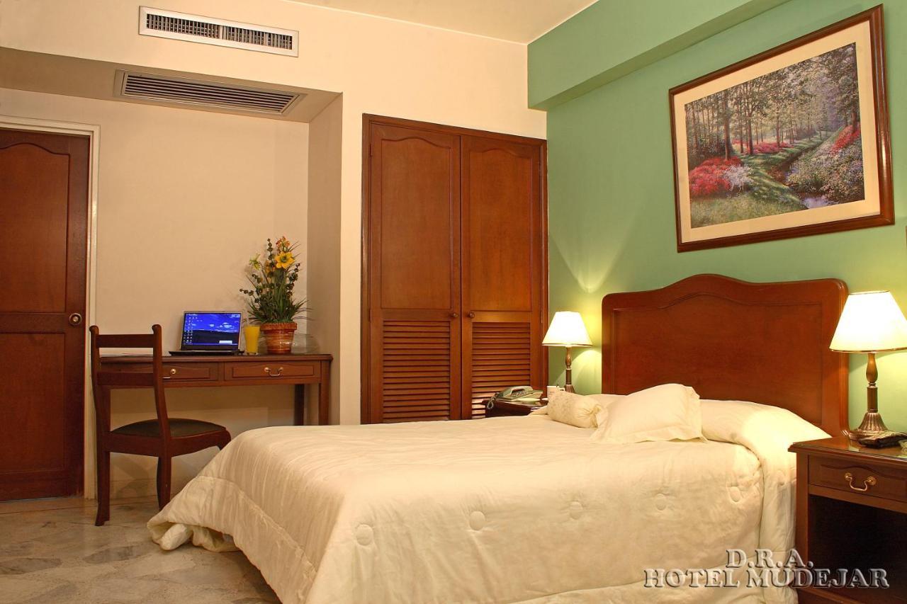 Hotel Mudejar Кали Екстериор снимка